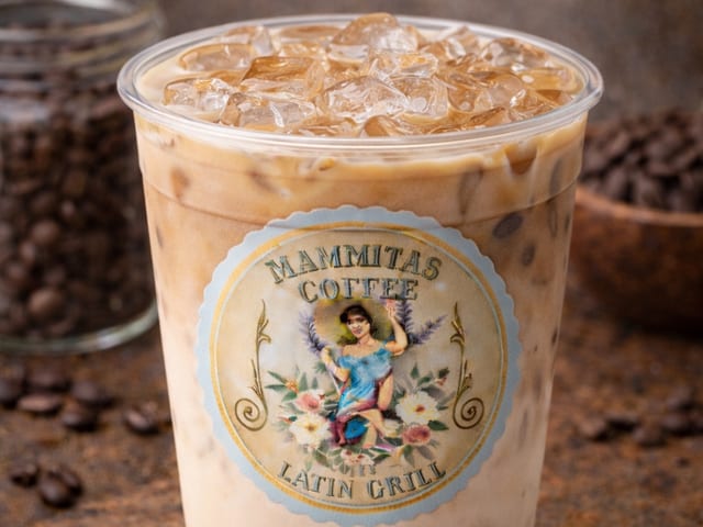 Iced Cafe con Leche (.).